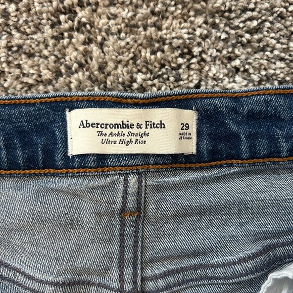 Abercrombie & Fitch Ultra High Rise Ankle Jean, size 29 - Picture 5 of 6